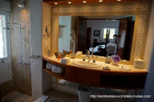 Vanity bathroom Eden Rock