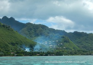 Paul Gauguin Cruises Tahiti & Society Islands Luxury Travel Virtuoso Izumi Ogawa Trip agent vacation advisor Vision French Polynesia Cruise ship boat ocean water sand beach Moorea shark stingray