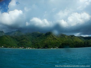 Paul Gauguin Cruises Tahiti & Society Islands Luxury Travel Virtuoso Izumi Ogawa Trip agent vacation advisor Vision French Polynesia Cruise ship boat ocean water sand beach Moorea shark stingray