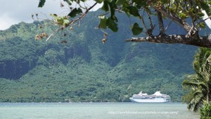 Paul Gauguin Cruises Tahiti & Society Islands Luxury Travel Virtuoso Izumi Ogawa Trip agent vacation advisor Vision French Polynesia Cruise ship boat Bora Bora ocean water sand beach Moorea