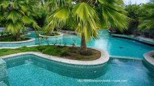 St. Regis Resort Bora Bora overwater bungalow snorkel room bath bed Tahiti Society Islands Luxury Travel Virtuoso Izumi Ogawa Trip agent vacation advisor Vision French Polynesia Cruise ship boat ocean water sand beach