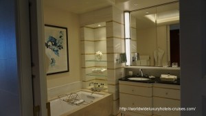 Waldorf Astoria Beverly Wilshire Hills Luxury Travel Virtuoso Izumi Ogawa Trip agent vacation advisor Vision California Rodeo Drive Shopping Hollywood Cut Restaurant Steak location movie stars pool bar celebrity pool bar view president bill Clinton blog