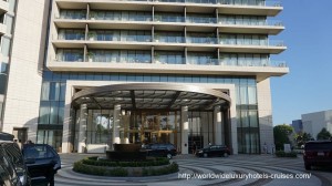 Waldorf Astoria Beverly Wilshire Hills Luxury Travel Virtuoso Izumi Ogawa Trip agent vacation advisor Vision California Rodeo Drive Shopping Hollywood Cut Restaurant Steak location movie stars pool bar celebrity pool bar view president bill Clinton blog